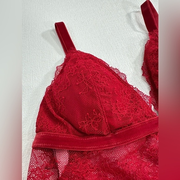 Victoria’s Secret lace red bralette size M - Picture 3 of 10